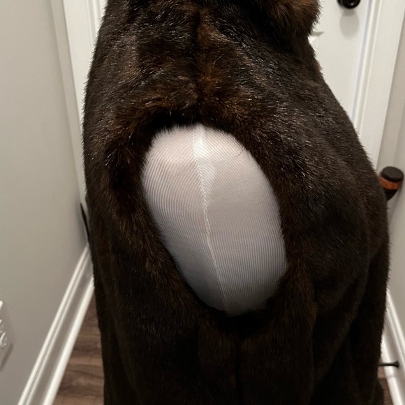 Preston & York Brown Faux Fur - Picture 5 of 8